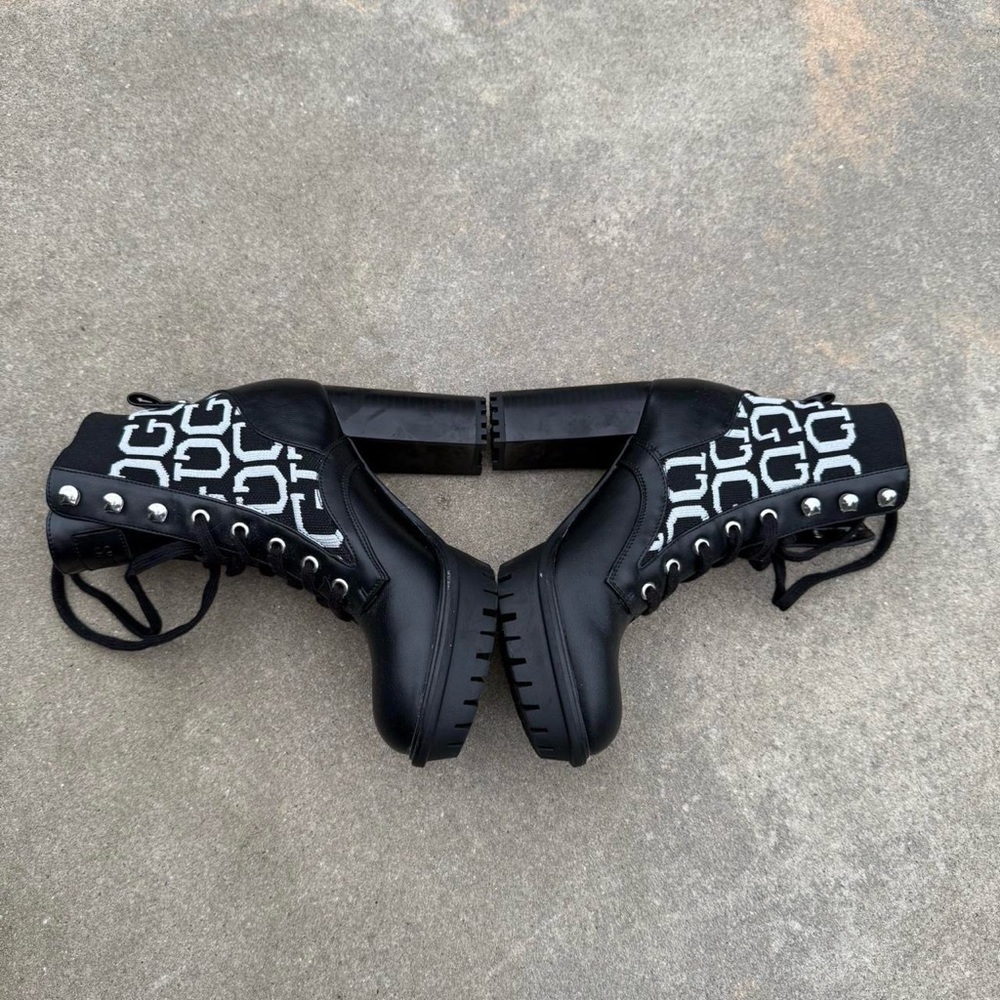 Cool vintage y2k 2000s black and white Guess platform heel goth style boots! 🦇 - Picture 3 of 8